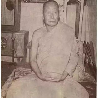 泰国虎牙佛牌;泰国虎牙佛牌功效大吗：泰国虎牙佛牌：神秘护身符的威力