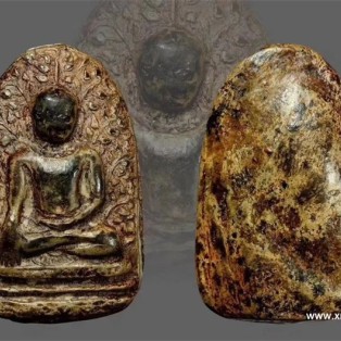 泰国虎牙佛牌图片(泰国的虎牙雕刻：泰国虎牙佛牌：神秘威力引发狂热)
