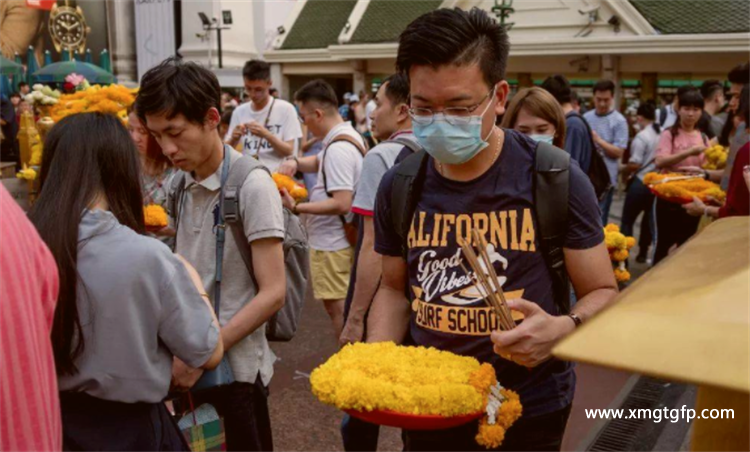 爱侣湾四面神，全泰香火*旺的膜拜地点，但不建议在此请牌！