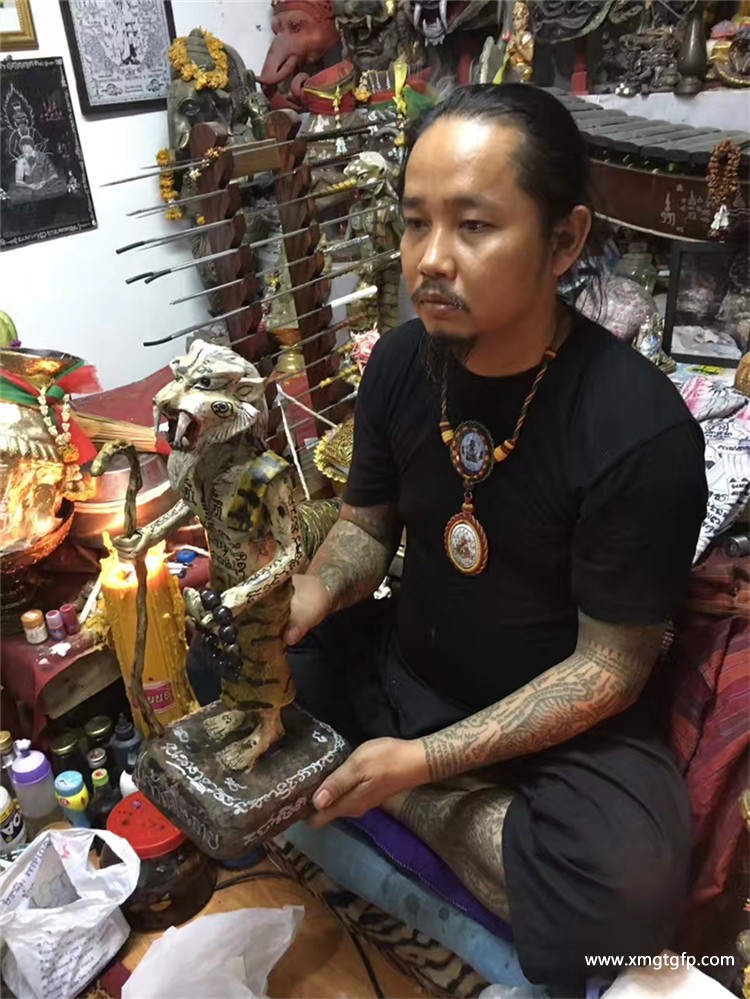 阿赞湾猜 2557年虎头鲁士 布周十面 佛牌 3.jpg