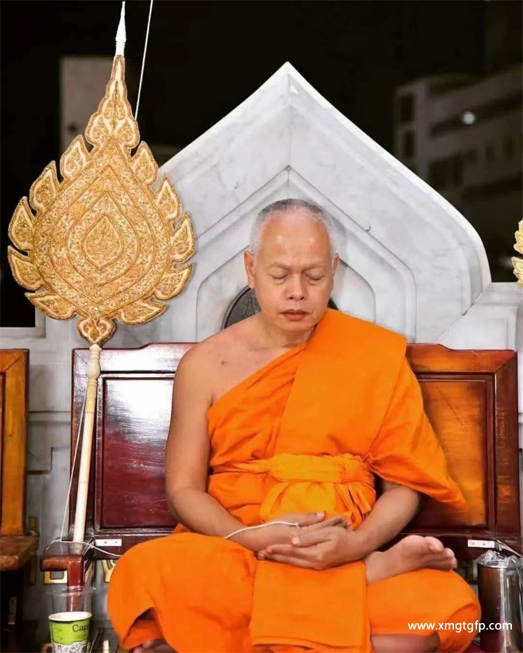 泰国皇家寺佛牌—泰国 皇家：泰国皇家寺佛牌：神圣护佑的信仰之光