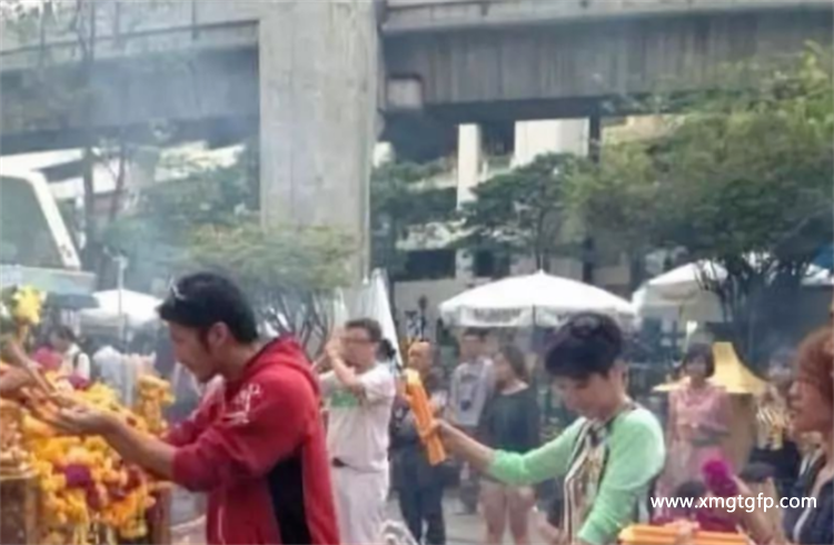 泰国人礼佛烧香的根数不同 含义也不同
