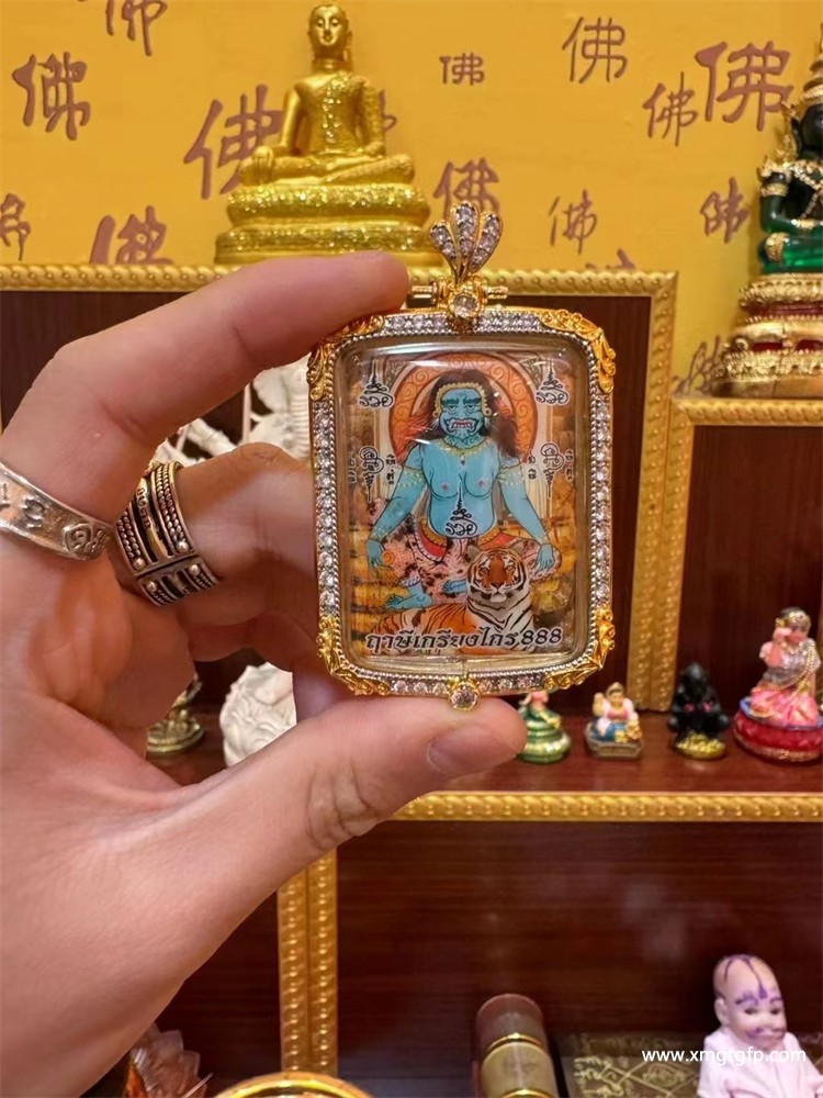 泰国佛牌 阿赞姜凯 巨人女神  正面.jpg
