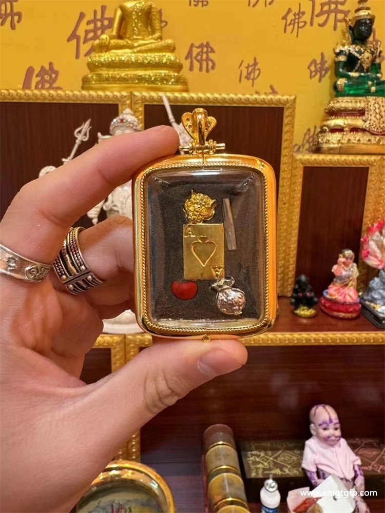 泰国佛牌 阿赞姜凯 巨人女神 背面.jpg