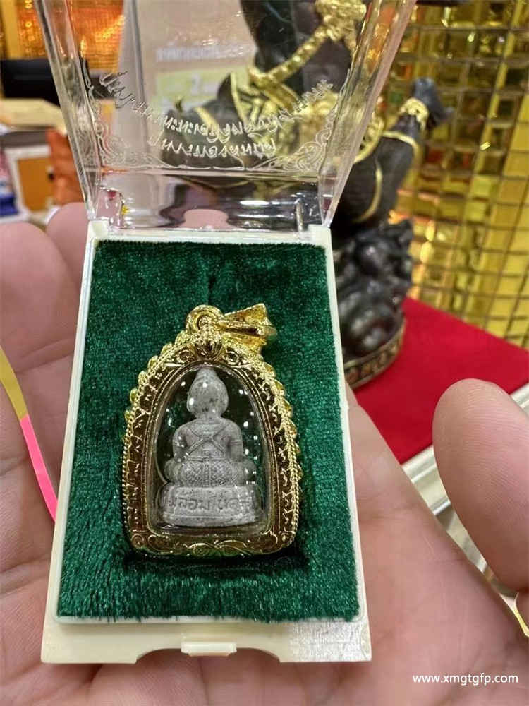 龙婆判 2546年一期天童古曼 背面.jpg