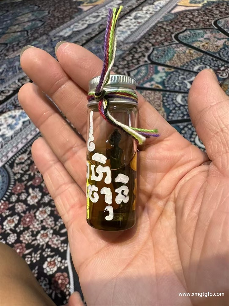 泰国佛牌 阿赞鹏碰 古曼3.jpg