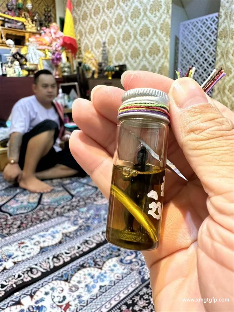 泰国佛牌 阿赞鹏碰 古曼1.jpg
