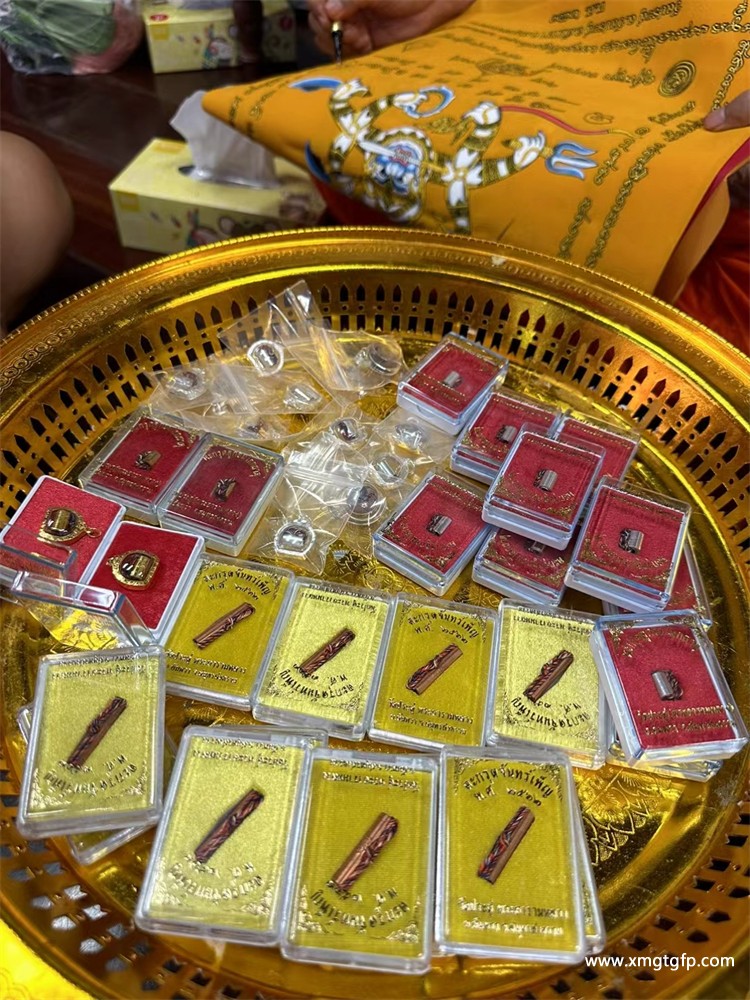 龙婆马哈苏拉萨 恭请照片 (3).jpg