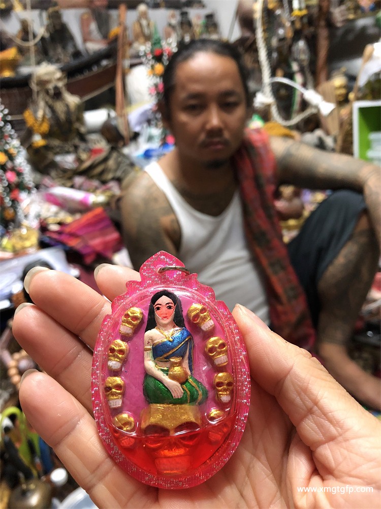 阿赞湾猜 招财女大灵 泰国佛牌 3.jpg