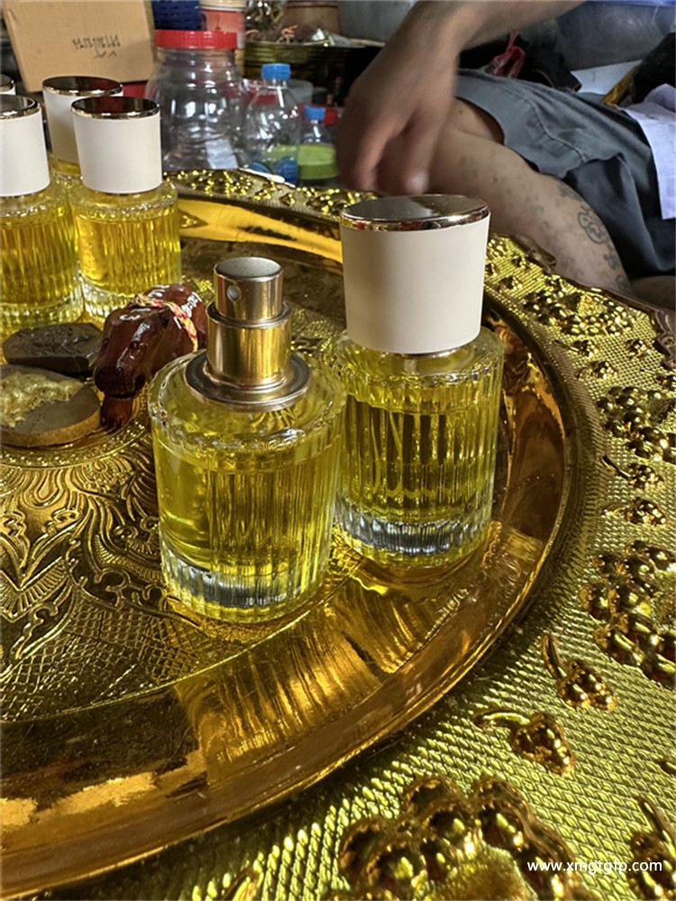 阿赞兑 百花人缘招财油 泰国佛牌 (5).jpg