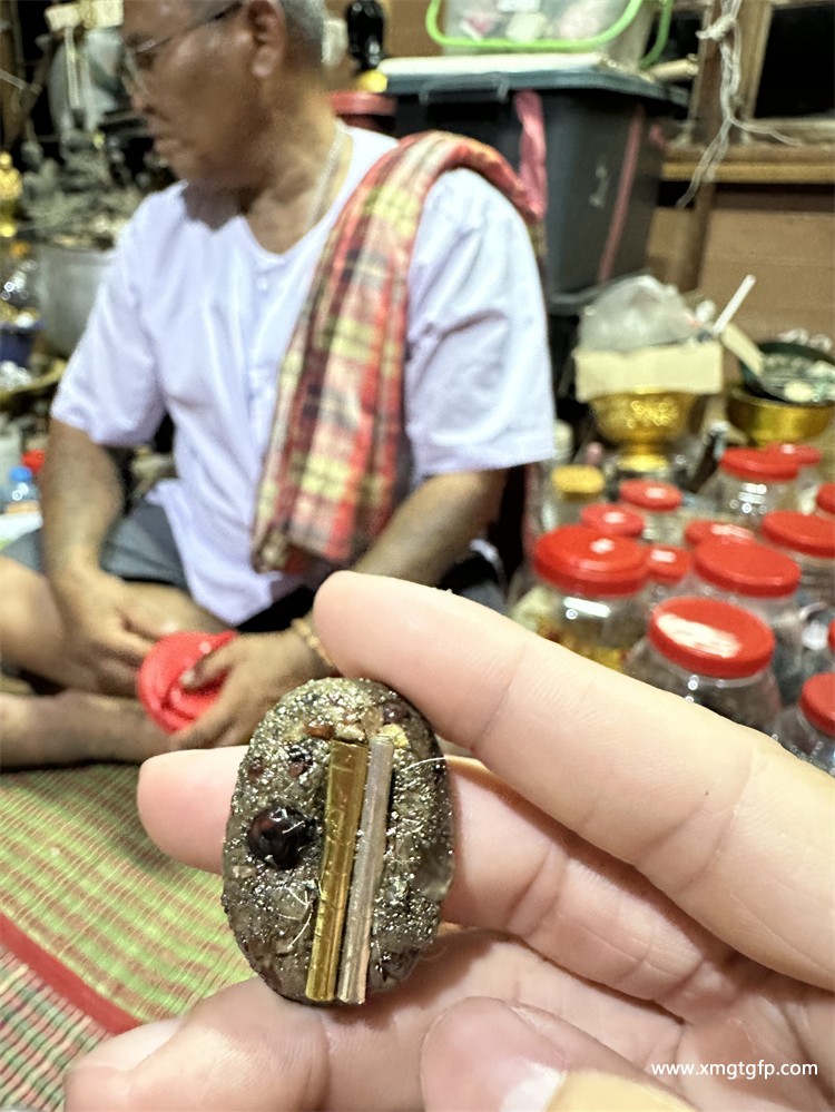 泰国佛牌 阿赞兑  徐祝老人 (4).jpg