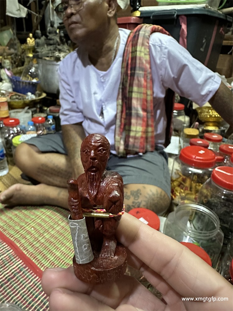 泰国佛牌 阿赞兑 神木 徐祝老人 (2).jpg