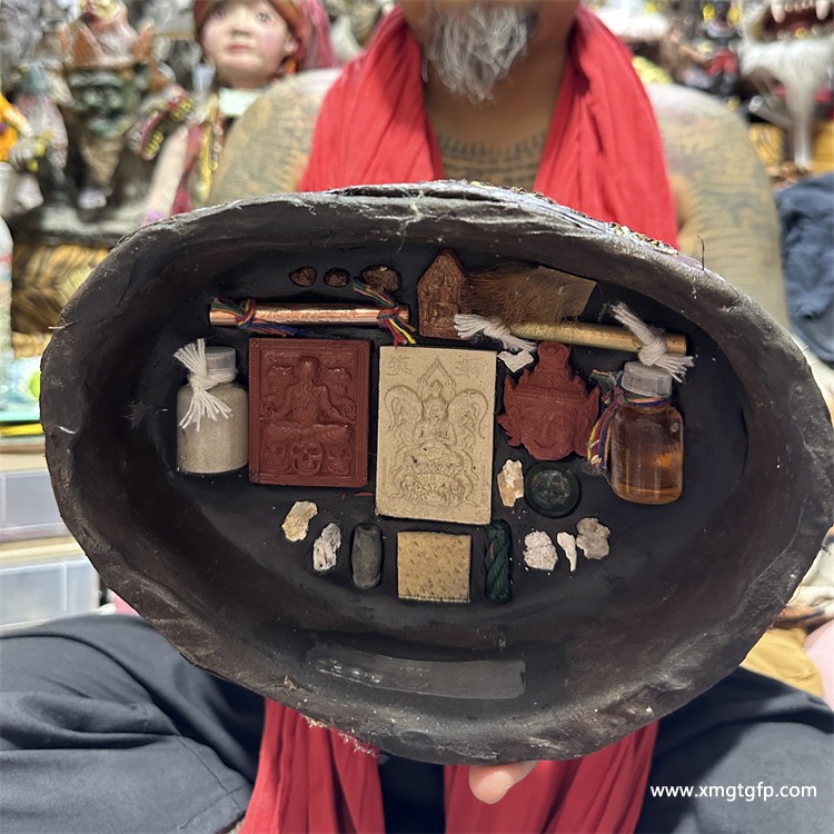 泰国佛牌 阿赞湾猜 虎头鲁士 (4).jpg