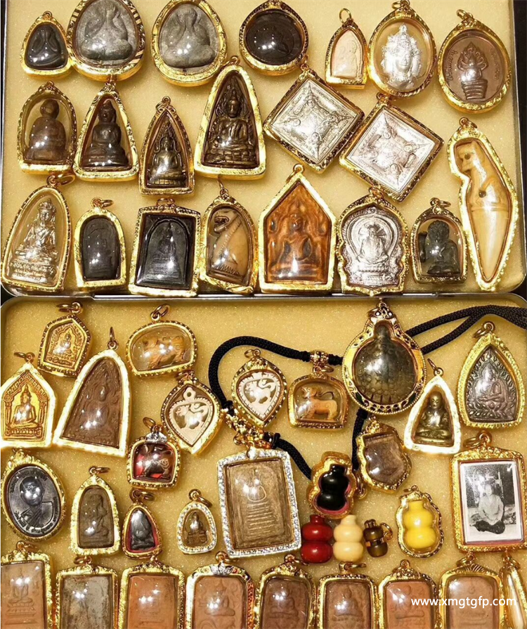 泰国佛牌介绍--佛牌是粉牌好还是金属牌好？