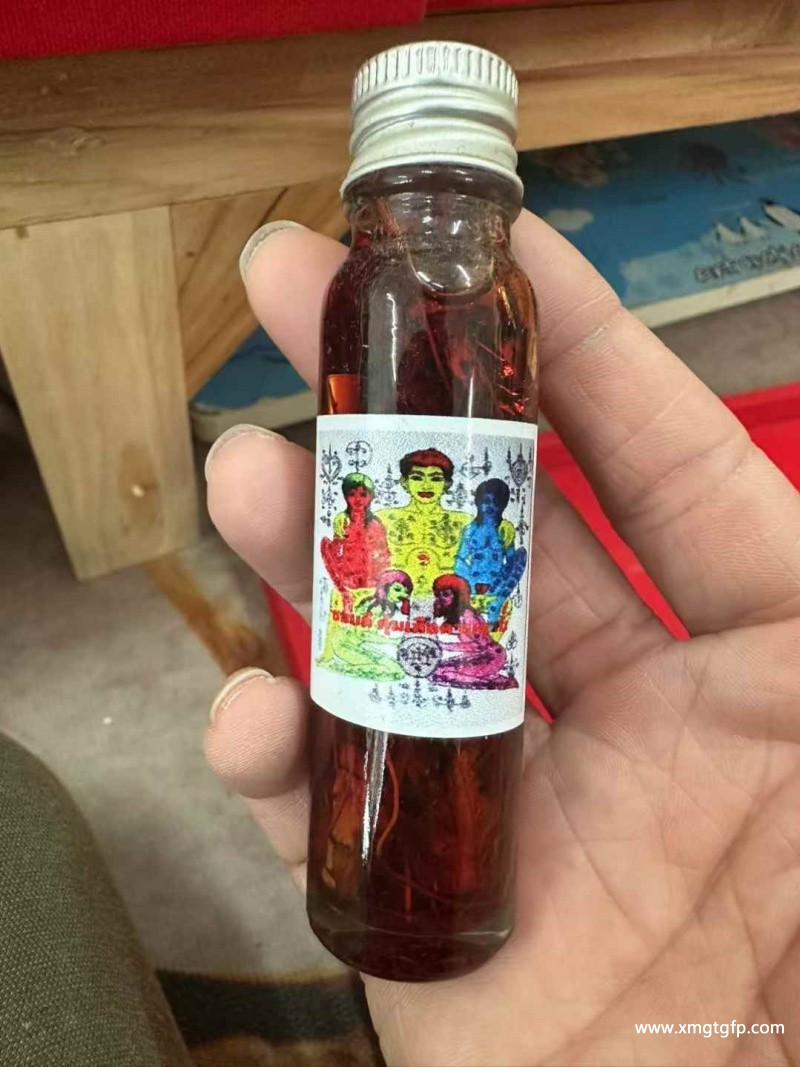 阿赞迪猜 招财桃花拍罂油 阿赞迪猜 招财桃花拍罂油1.jpg