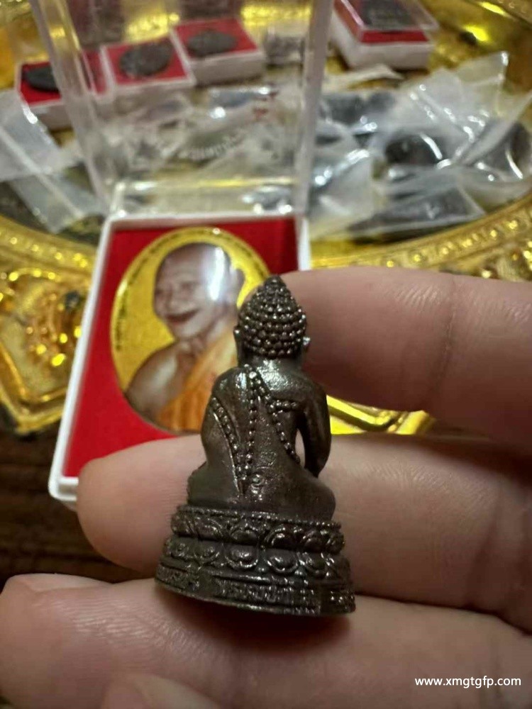 泰国佛牌 龙婆洪 2555 响铃药师佛 (3).jpg