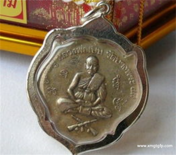 龙婆师傅自身佛牌