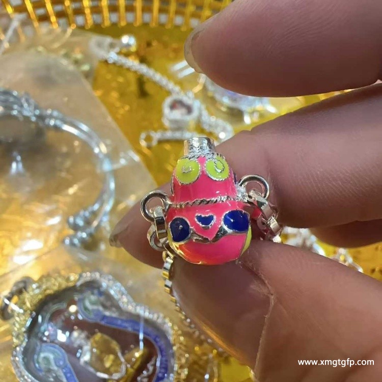 泰国佛牌 龙婆乐 纯银财富葫芦 泰国佛牌 龙婆乐 纯银财富葫芦 (2).jpg
