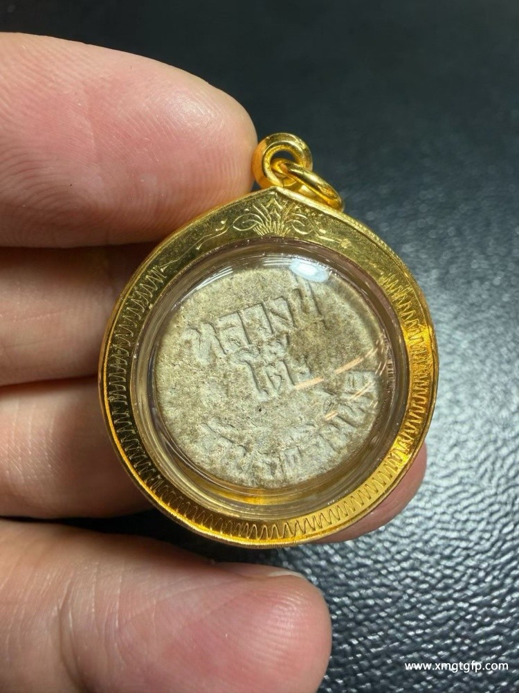 泰国佛牌 龙婆多 2518 纽扣崇迪 泰国佛牌 龙婆多 2518 纽扣崇迪 (3).jpg