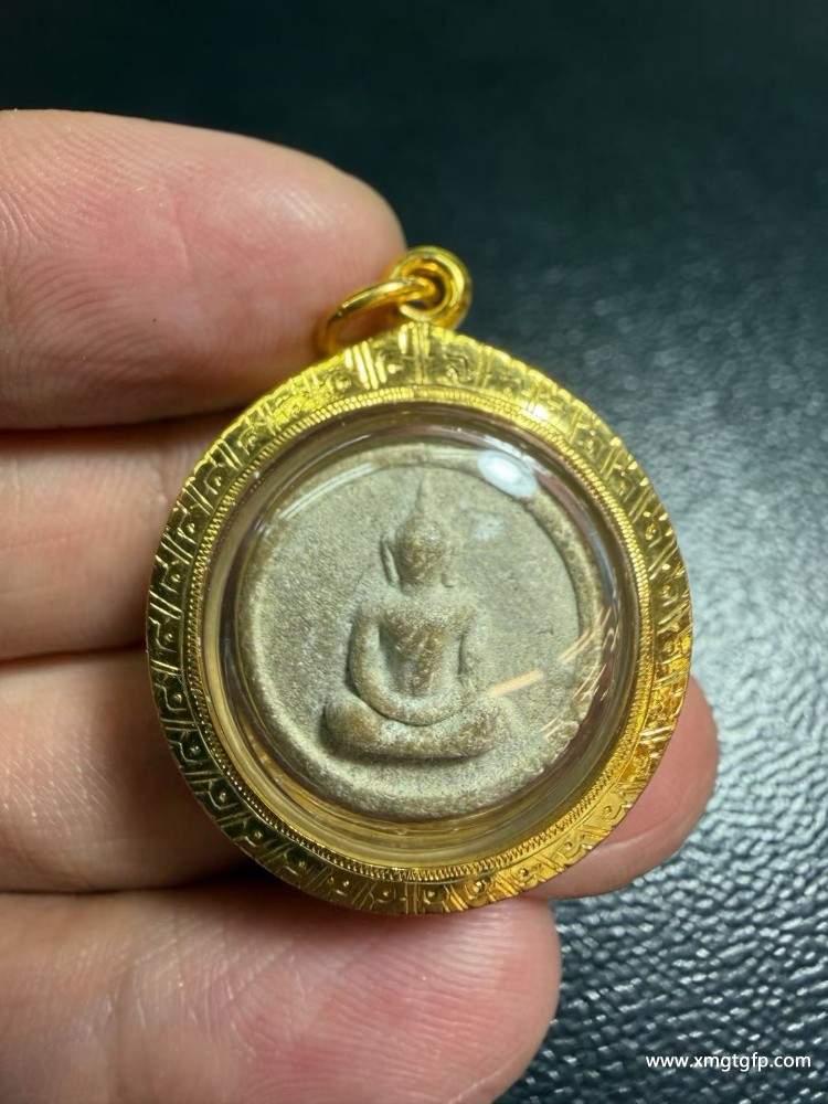 泰国佛牌 龙婆多 2518 纽扣崇迪 泰国佛牌 龙婆多 2518 纽扣崇迪 (2).jpg